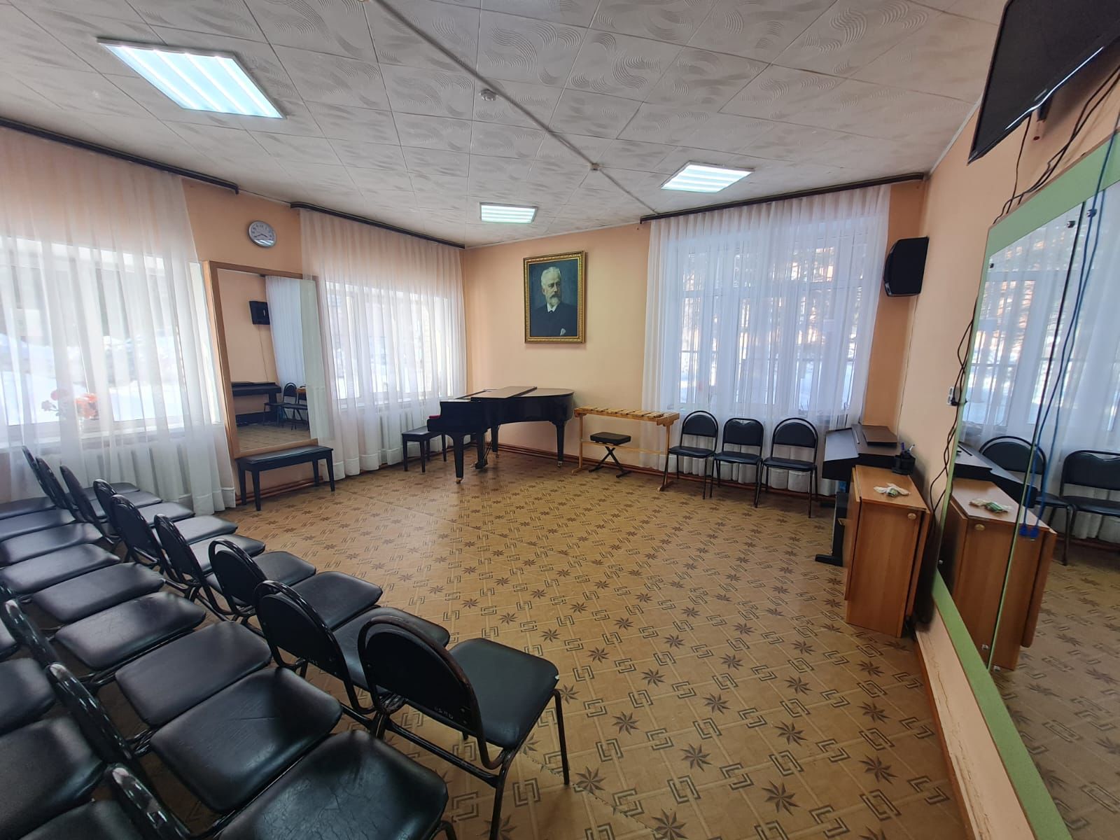 Жителя района проголосовали за ремонт музыкального кабинета в школе искусств.